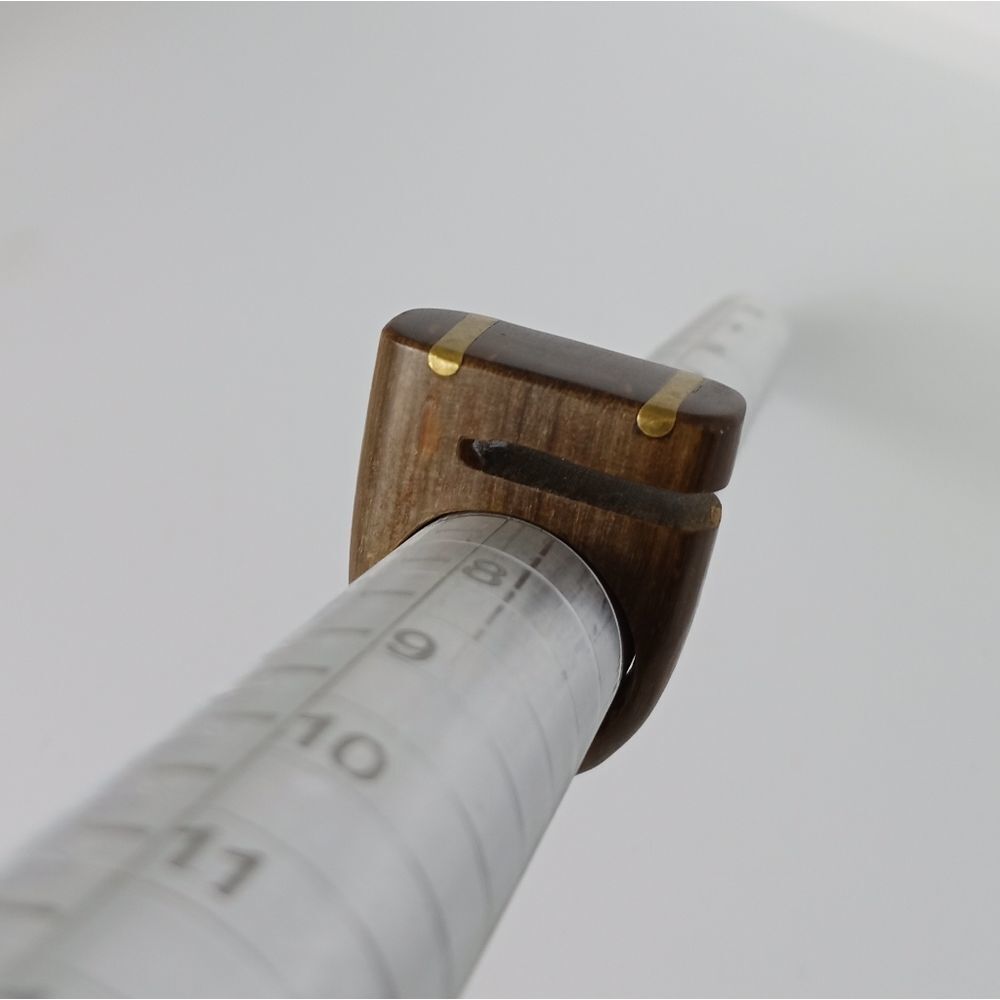 Carved wood ring - Picture 4 of 7